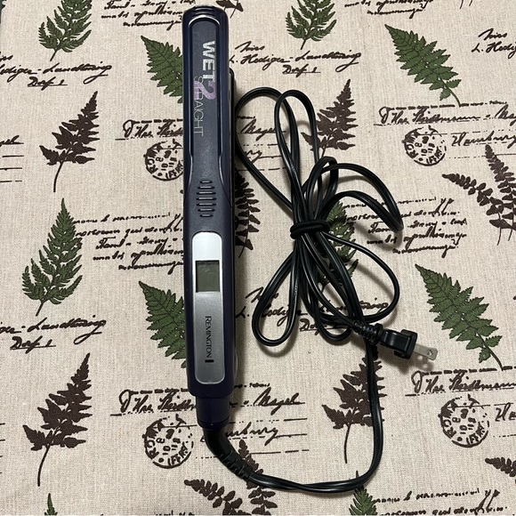 Remington Wet2 1-inch hair straightener